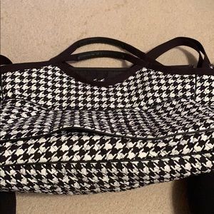 Vera Bradley travel bag in Houndstooth.